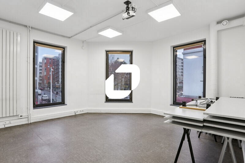 Office in Montrouge for lease - Building Photo - Image 2 of 13