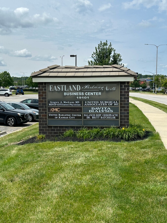 19101 E Valley View Pky, Independence, MO 64055 - Unit A - - Interior Photo - Image 2 of 4
