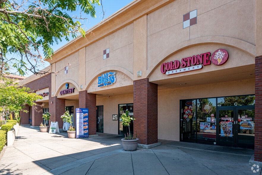 121 W Foothill Blvd, Upland, CA for lease - Building Photo - Image 2 of 4