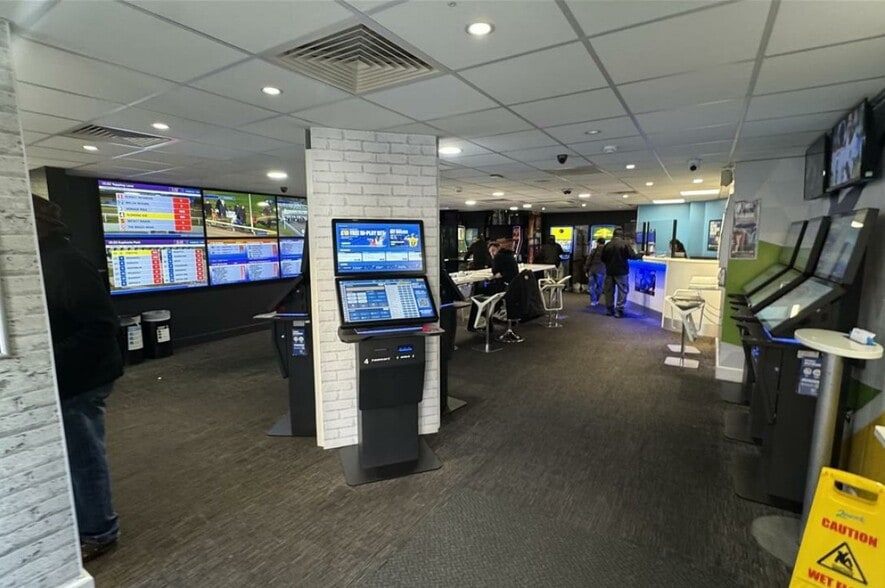 1-3 Crown St, Brentwood à vendre - Photo intérieure - Image 3 de 3