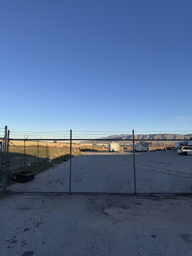 Plus de détails pour 17105 Darwin Ave, Hesperia, CA - Terrain à louer