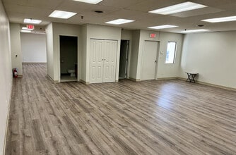 5601-5631 W Howard St, Niles, IL for lease Interior Photo- Image 1 of 3