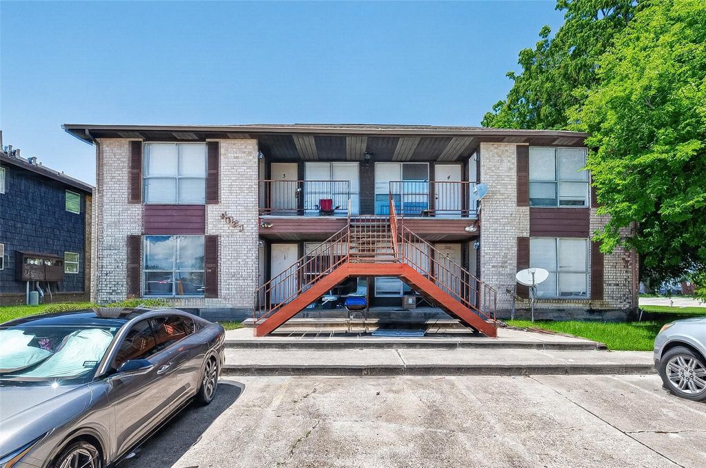 4021 Briar Hollow Dr, Dickinson, TX for sale Building Photo- Image 1 of 40