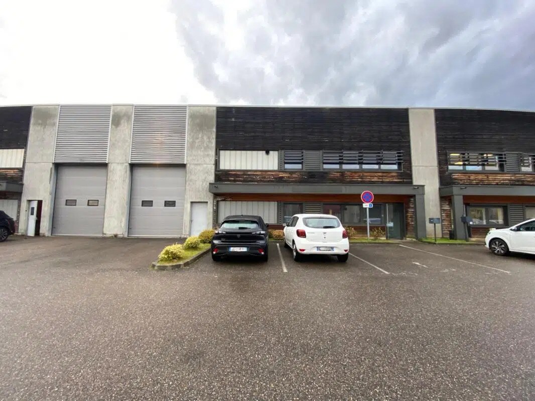 Flex in Oullins for lease Building Photo- Image 1 of 9