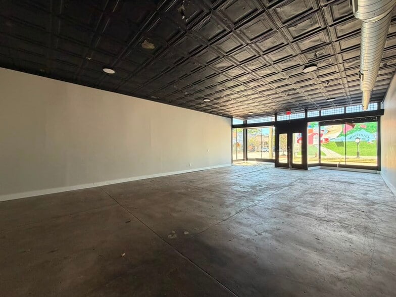 101-103 E Franklin St, Warrenton, NC for lease - Building Photo - Image 3 of 11