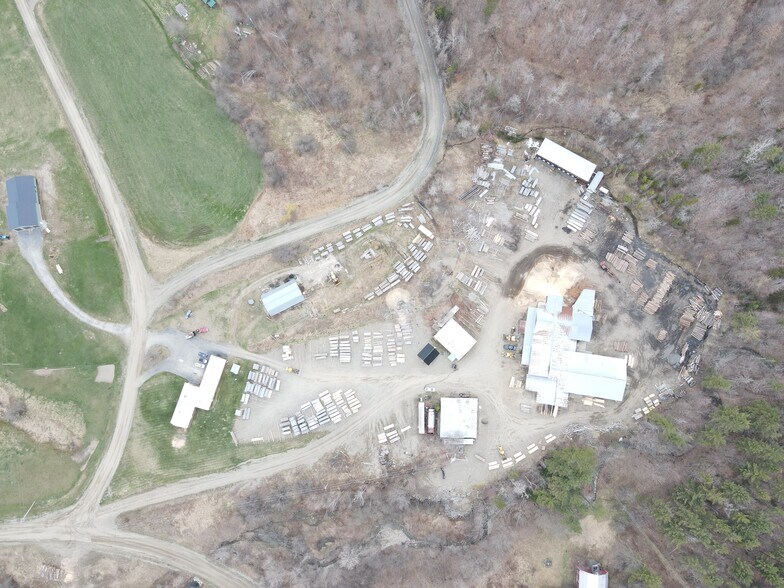 6 Simino Ln, Irasburg, VT à vendre - Photo du bâtiment - Image 2 de 16