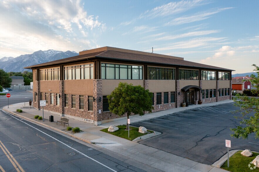 8706 S 700 E, Sandy, UT à vendre - Photo du bâtiment - Image 3 de 31