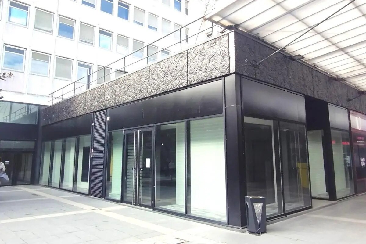 Retail in Saint-Brieuc for lease Building Photo- Image 1 of 7