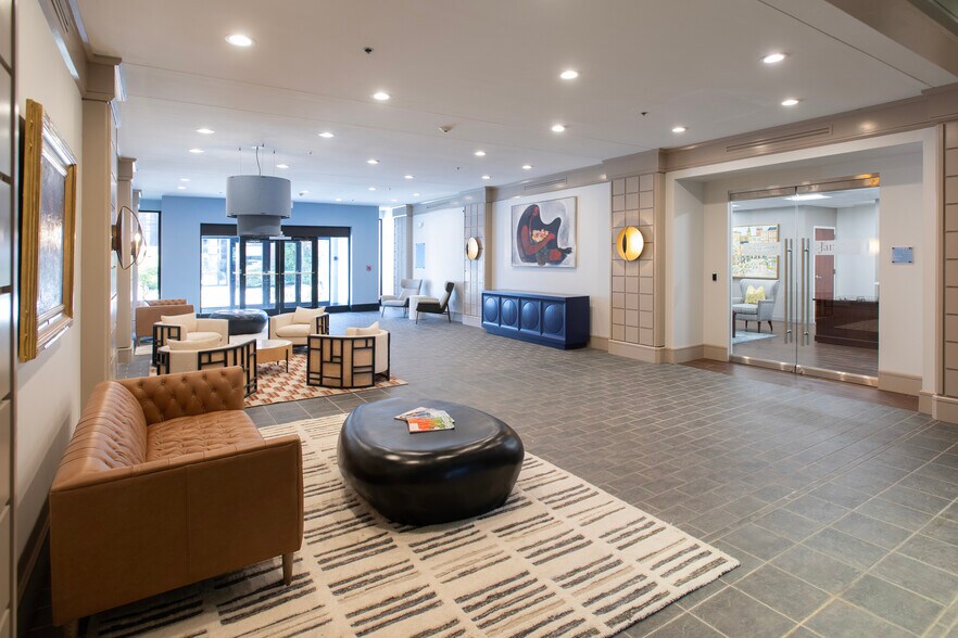 135 N Church St, Spartanburg, SC à louer - Hall d’entrée - Image 3 de 11