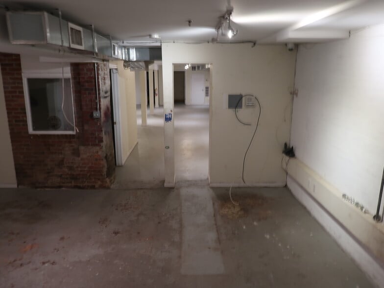 821 Upshur St NW, Washington, DC for lease - Interior Photo - Image 2 of 6