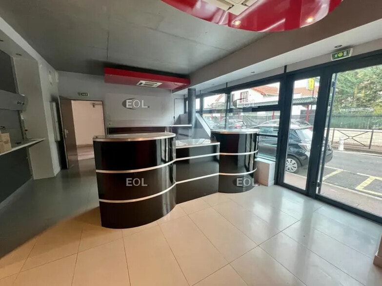 Office in Tremblay-en-France for sale - Lobby - Image 1 of 12