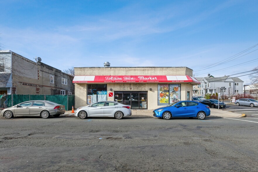 1033 Broadway, Bayonne, NJ for sale - Building Photo - Image 1 of 1