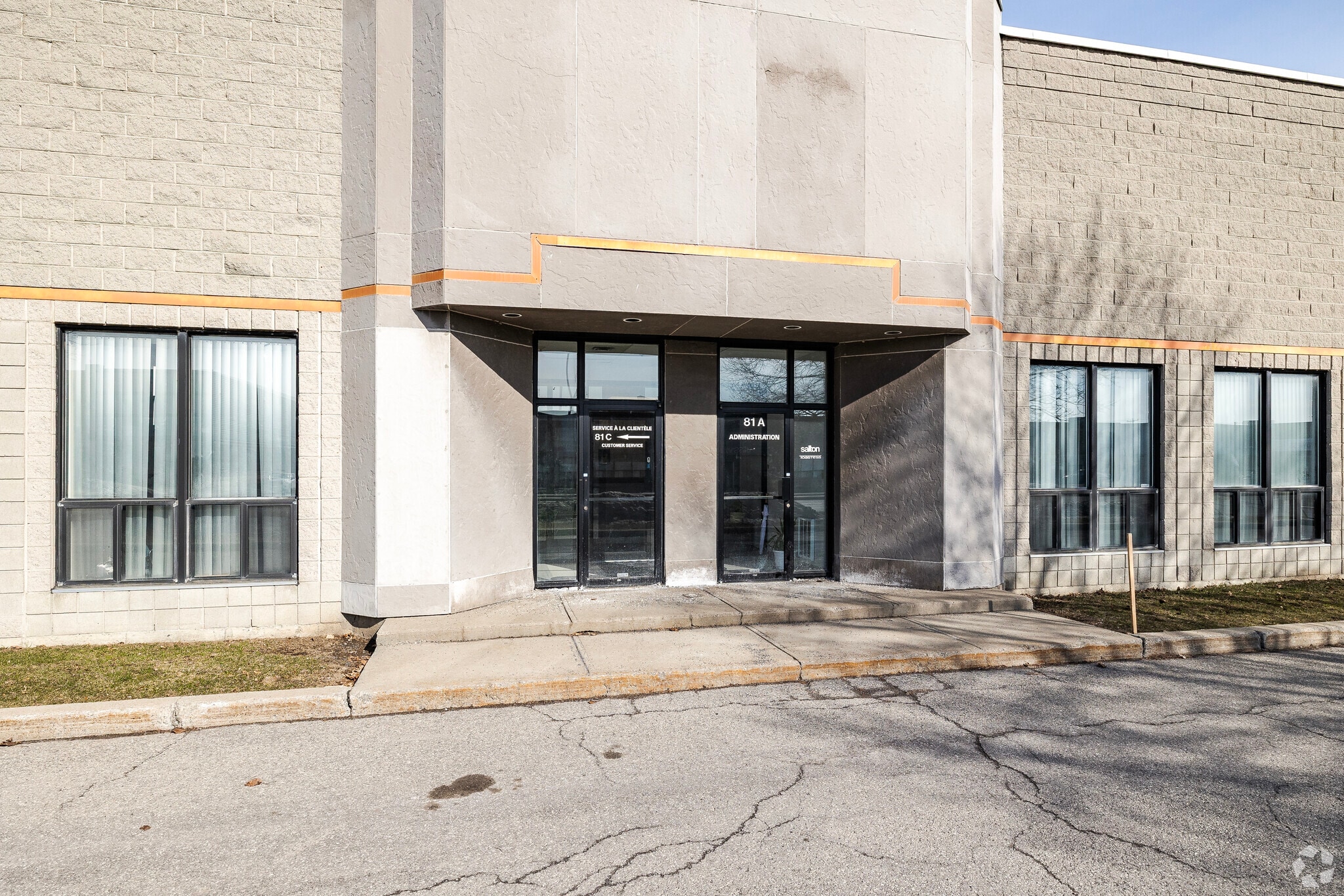 81 Boul Brunswick, Dollard-des-Ormeaux, QC à louer Photo du bâtiment- Image 1 de 16