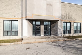 81 Boul Brunswick, Dollard-des-Ormeaux, QC à louer Photo du bâtiment- Image 1 de 16