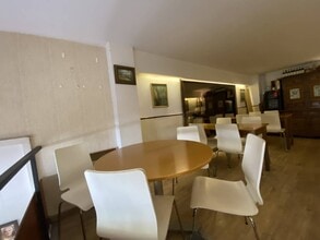 Retail in Barcelona, Barcelona for lease Interior Photo- Image 2 of 4