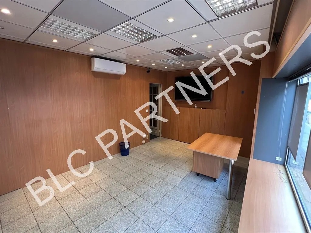 Office in Suresnes for sale Interior Photo- Image 1 of 8