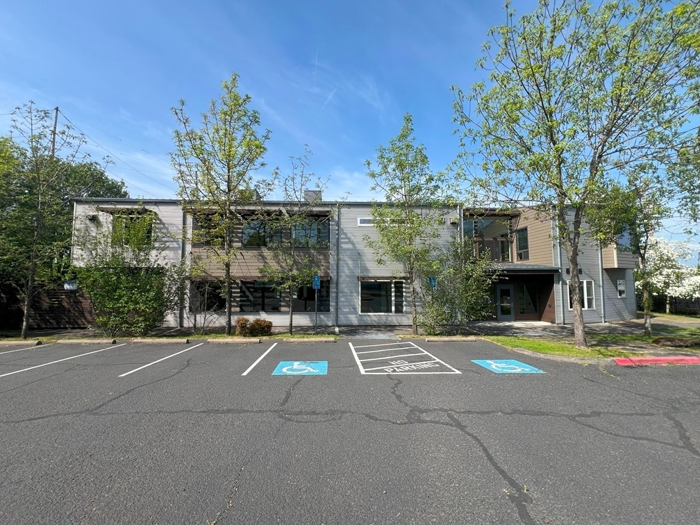 8725 NE Emerson St, Portland, OR for lease Building Photo- Image 1 of 7