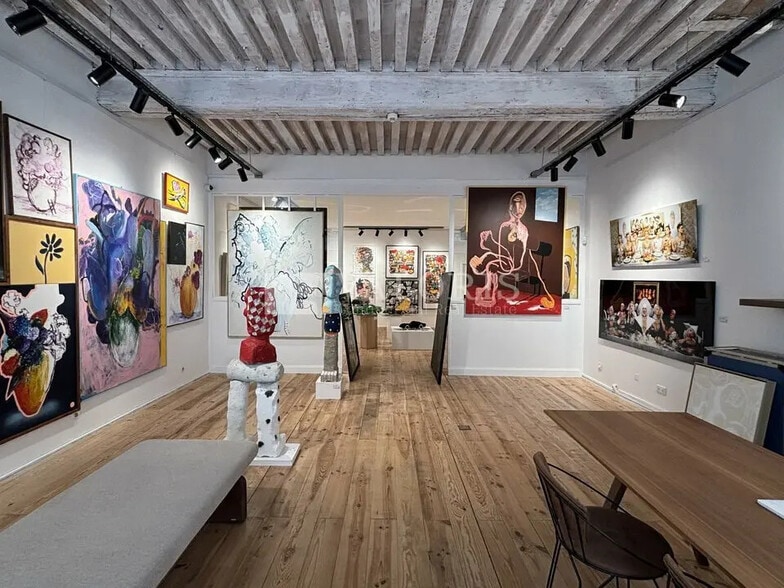 Retail in Lyon for lease - Interior Photo - Image 2 of 6