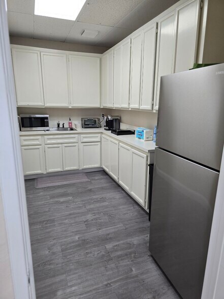 2909 Coffee Rd, Modesto, CA à louer - Photo du bâtiment - Image 3 de 11