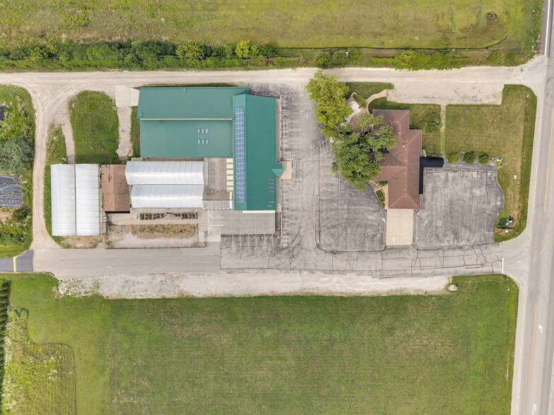 585 Seacliff Dr, Kingsville, ON for sale - Building Photo - Image 2 of 43