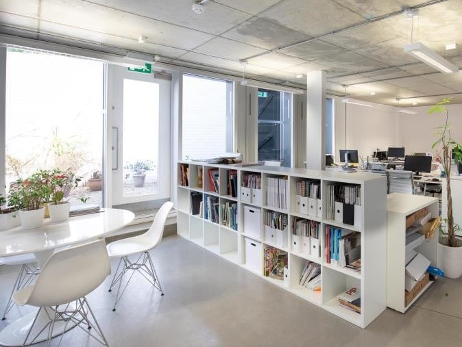 58 High St, London for lease - Interior Photo - Image 3 of 5