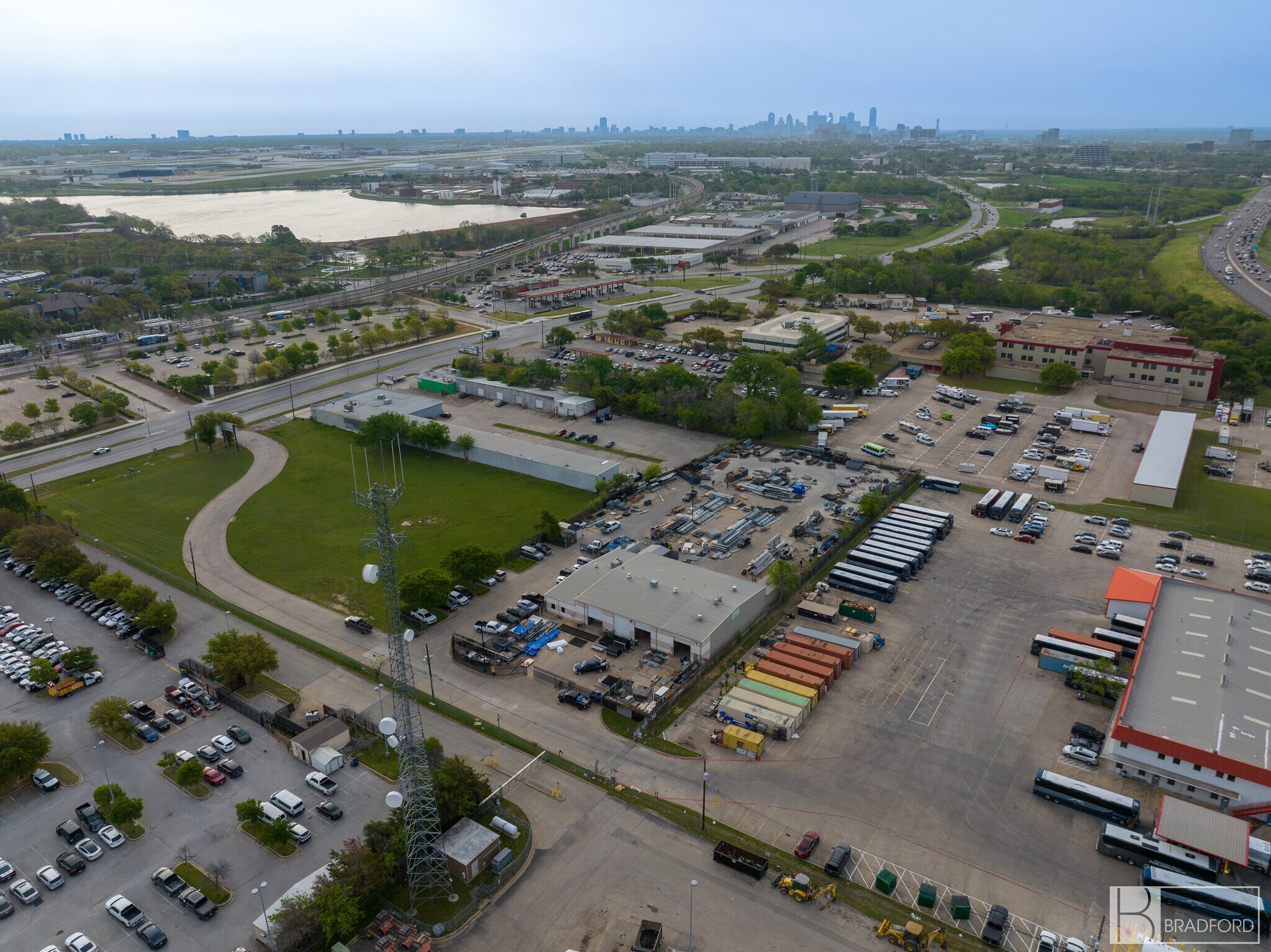 9765 Harry Hines Blvd, Dallas, TX à vendre Photo du bâtiment- Image 1 de 1