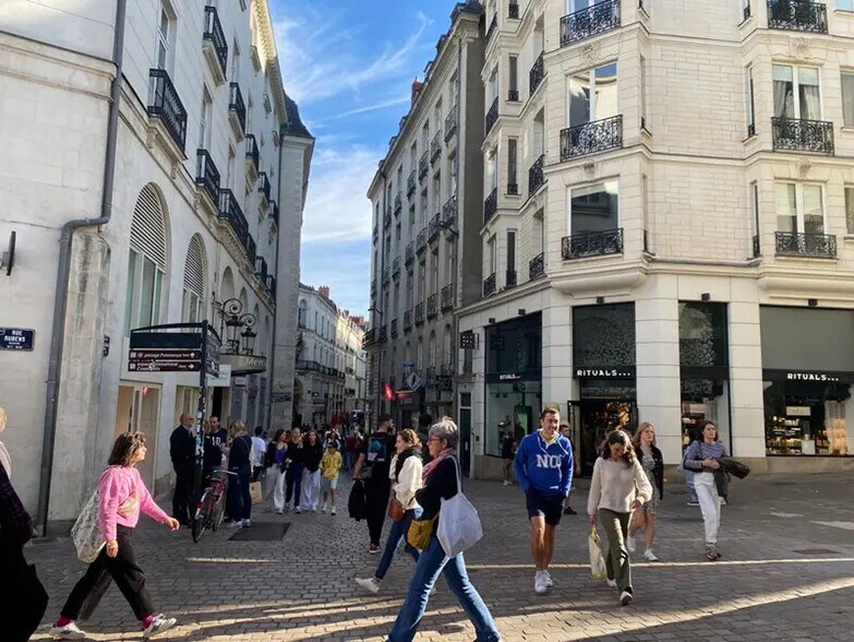 Retail in Nantes for lease - Building Photo - Image 3 of 8