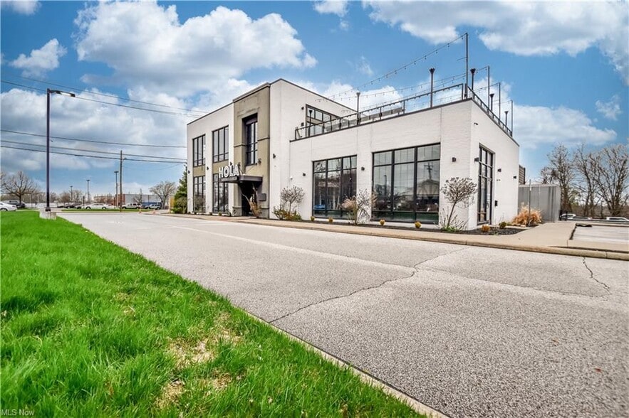 3941 Erie St, Willoughby, OH à louer - Photo du bâtiment - Image 2 de 34