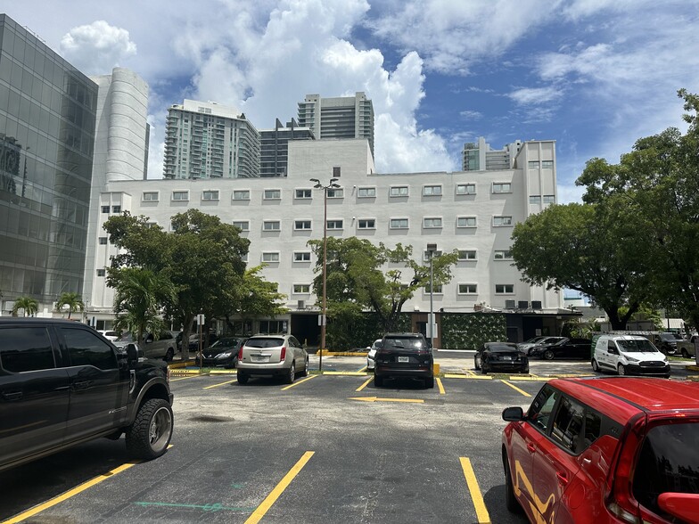 3000 Biscayne Blvd, Miami, FL à louer - Photo du bâtiment - Image 3 de 18