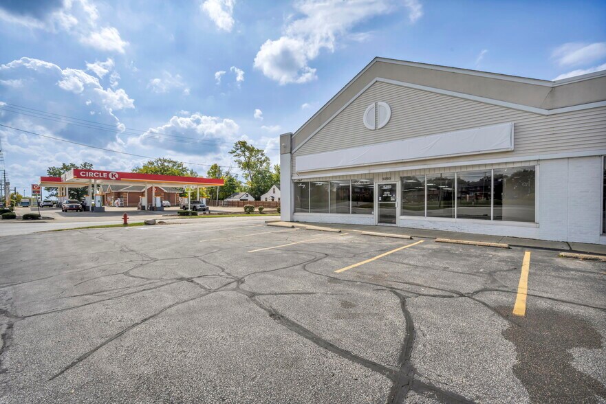 5220-5250 Northfield Rd, Maple Heights, OH à louer - Photo du bâtiment - Image 2 de 12