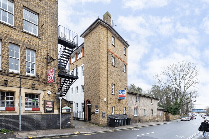 Waterloo Ln, Chelmsford à louer - Photo principale - Image 1 de 2