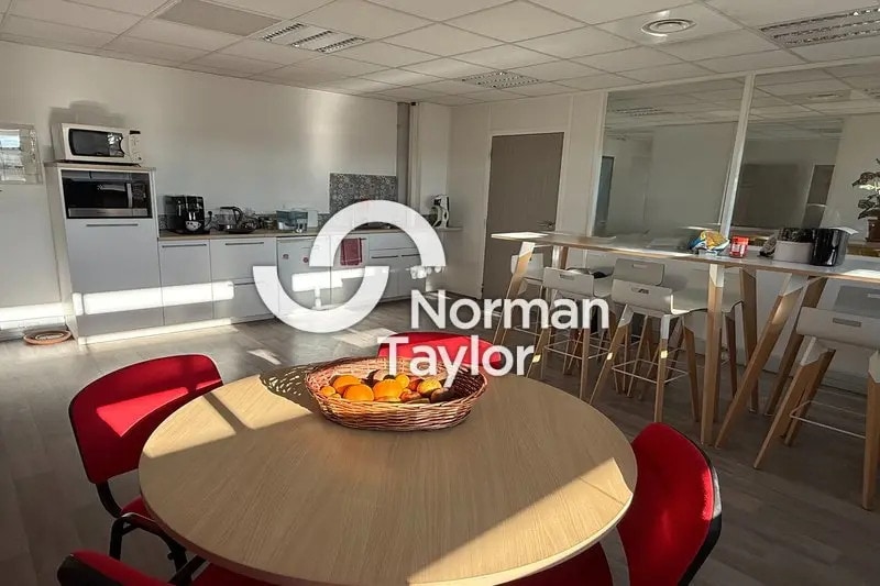 Office in Montpellier for lease - Interior Photo - Image 2 of 12