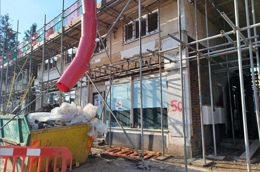 50 Nutfield Rd, Merstham à louer - Photo principale - Image 2 de 2