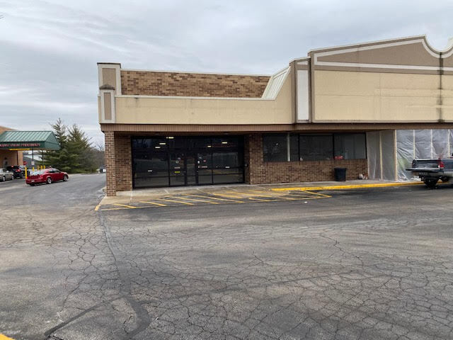 675-707 W Pershing Ave, Decatur, IL for lease - Primary Photo - Image 1 of 3