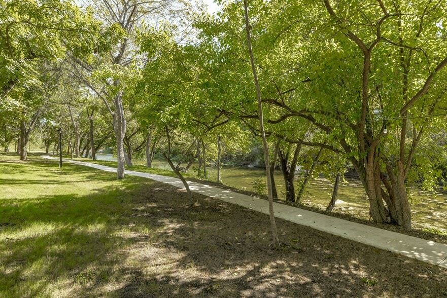 1030 County Road 279, Liberty Hill, TX à vendre - Photo du bâtiment - Image 3 de 39