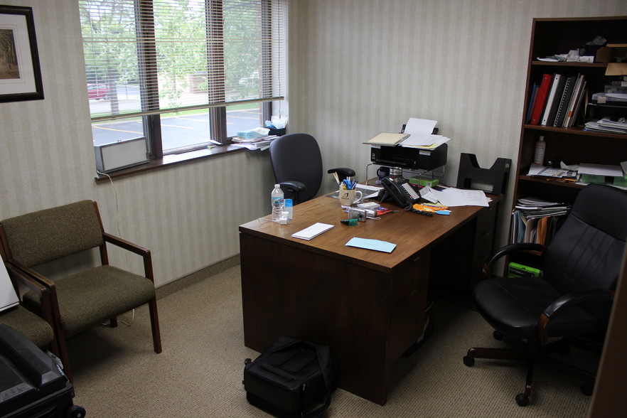 183 S Bloomingdale Rd, Bloomingdale, IL for lease - Building Photo - Image 3 of 15