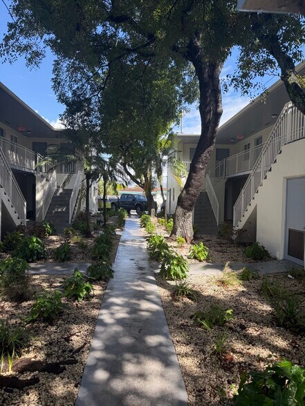1511 NE 8th St, Homestead, FL à vendre - Photo du bâtiment - Image 2 de 7