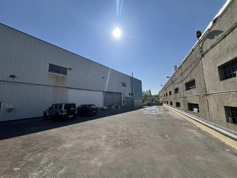 Industrial in Saint-Denis for lease - Building Photo - Image 3 of 12