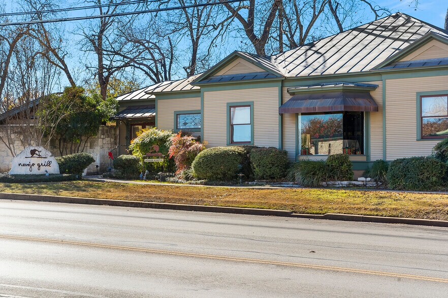 803 E Main St, Fredericksburg, TX à vendre - Photo du bâtiment - Image 3 de 33