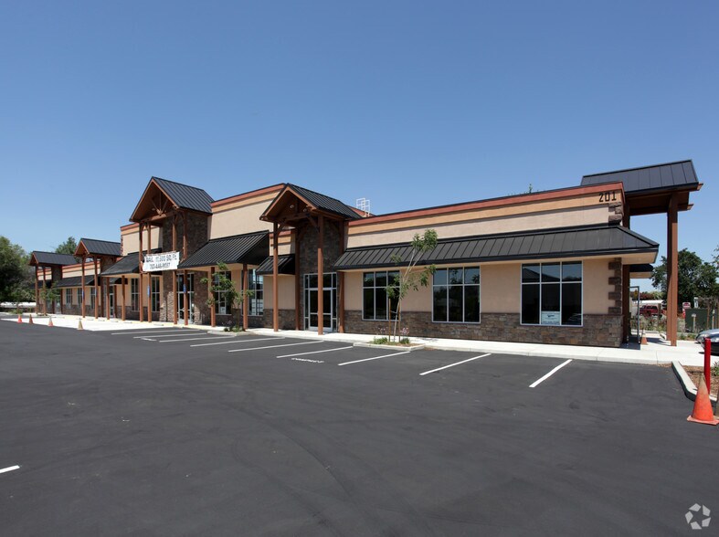 201 Bella Vista Rd, Vacaville, CA à louer - Photo du bâtiment - Image 2 de 2