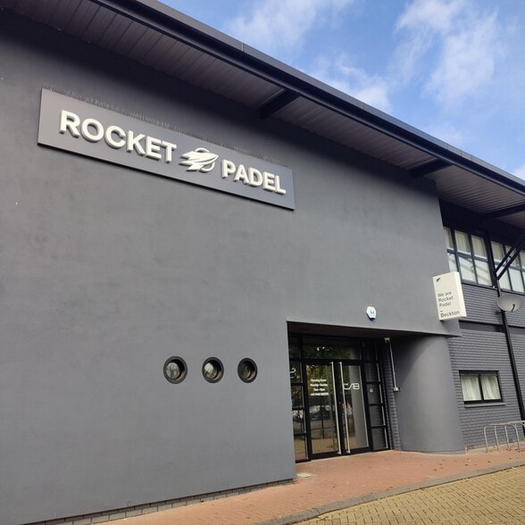 1 Triumph Rd, London for lease - Primary Photo - Image 1 of 4