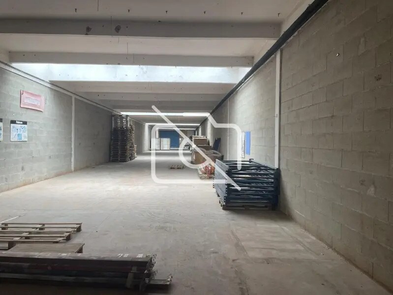 Industrial in Saint-Fargeau-Ponthierry for lease Interior Photo- Image 1 of 2