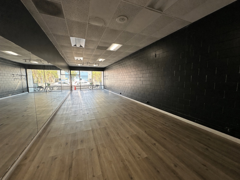 5520-5530 Santa Monica Blvd, Los Angeles, CA à louer - Photo du bâtiment - Image 3 de 8