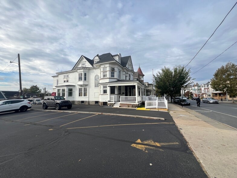 1242-1244 W Hamilton St, Allentown, PA for lease - Building Photo - Image 3 of 8