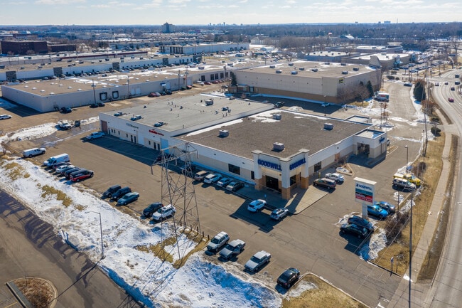More details for 2500 Cleveland Ave N, Roseville, MN - Retail for Sale