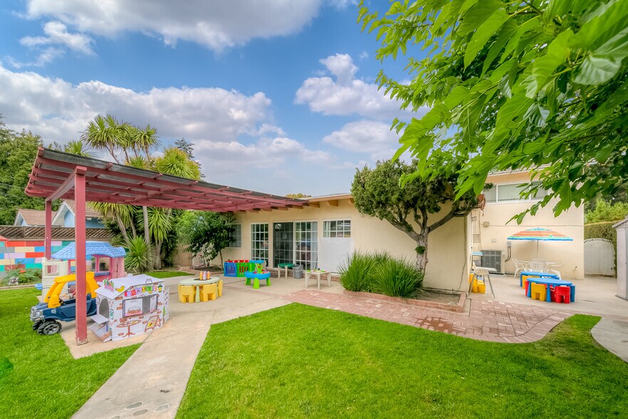 9642 Dewey Dr, Garden Grove, CA à vendre - Photo du bâtiment - Image 3 de 12