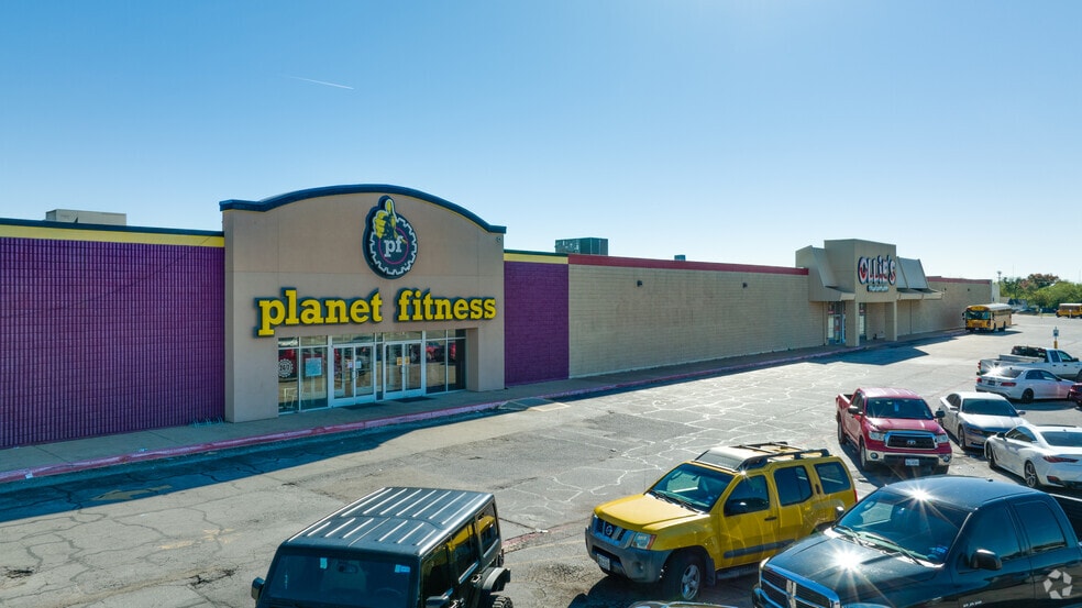 3304-3328 Denton Hwy, Haltom City, TX for lease - Primary Photo - Image 1 of 11