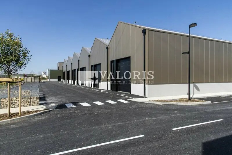 Local d'activités dans Toussieu à vendre - Photo du bâtiment - Image 3 de 25