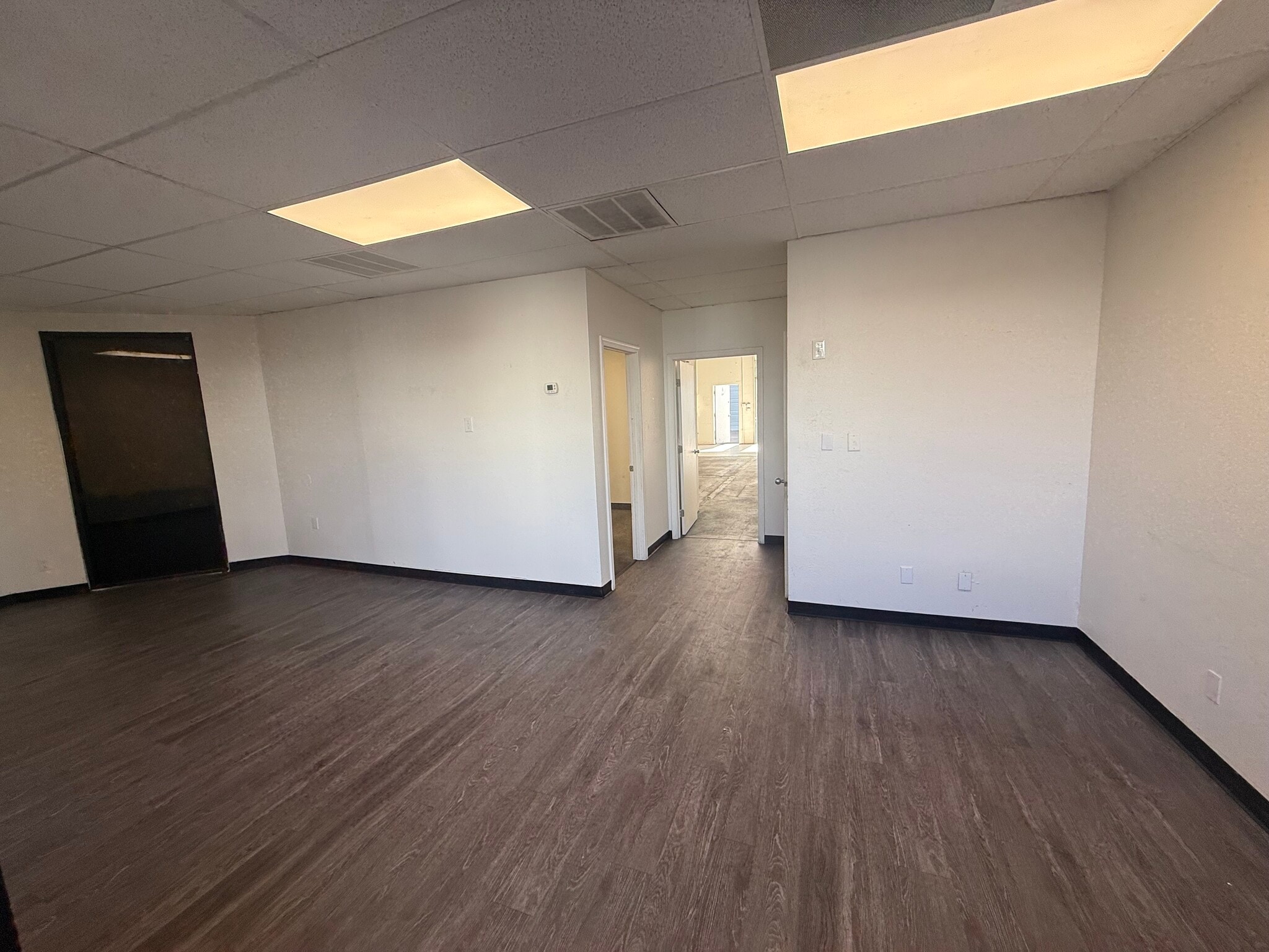 3334-3432 W Wilshire Dr, Phoenix, AZ à louer Photo intérieure- Image 1 de 5