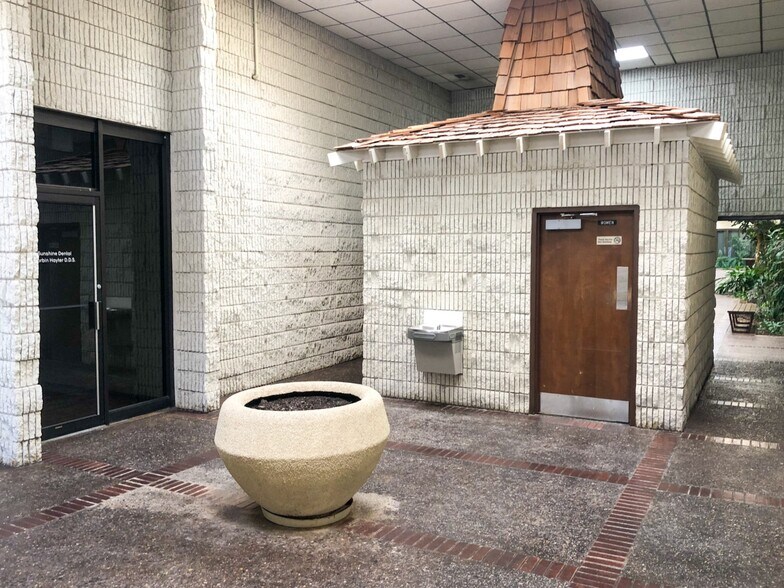 3259 E Sunshine St, Springfield, MO for lease - Building Photo - Image 1 of 9